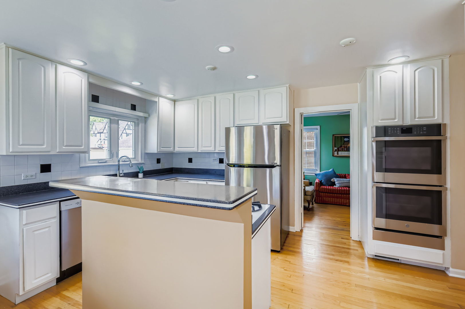 6157 N Lenox Avenue, Chicago, IL 60646