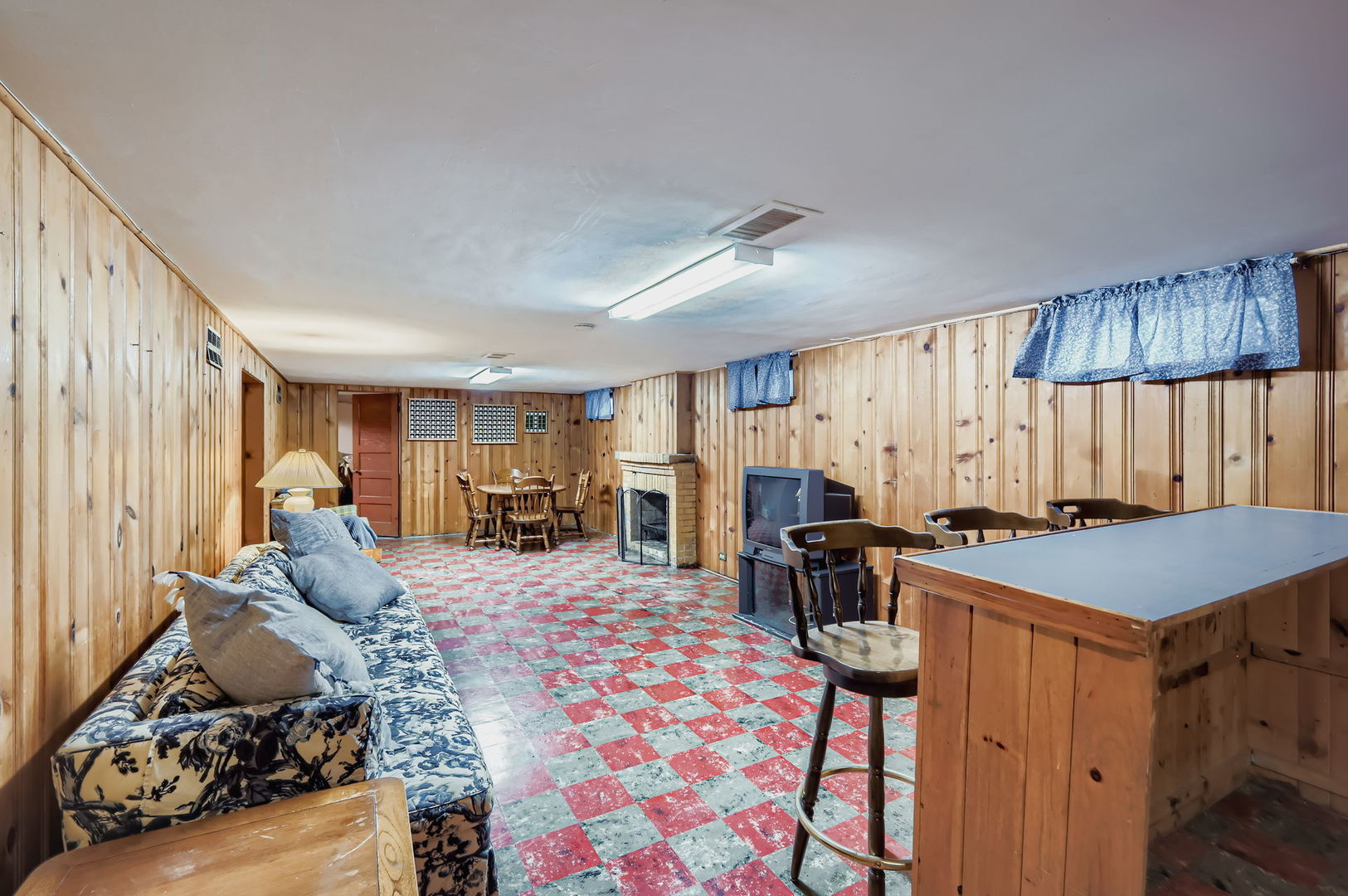 6157 N Lenox Avenue, Chicago, IL 60646