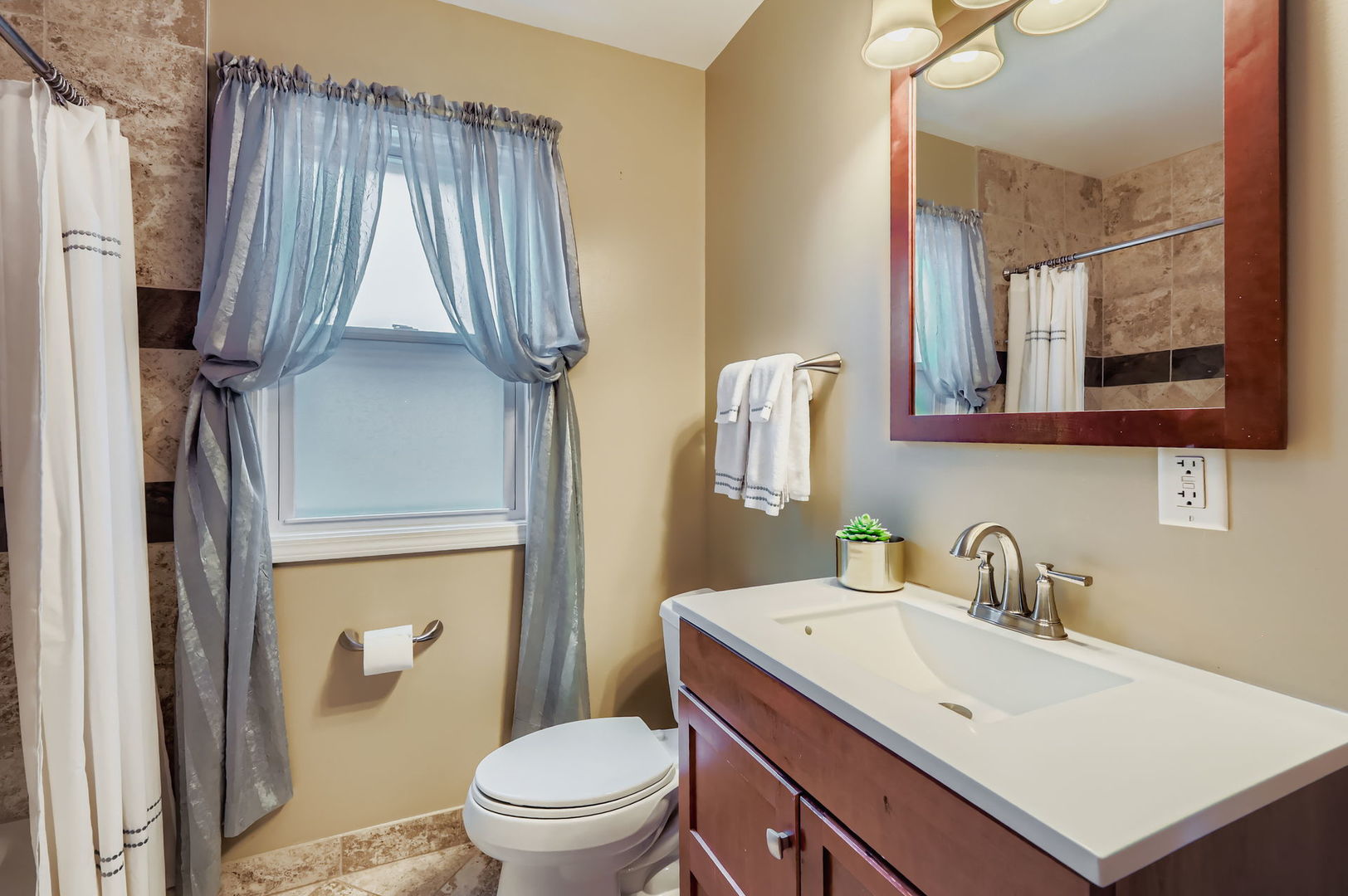 6157 N Lenox Avenue, Chicago, IL 60646
