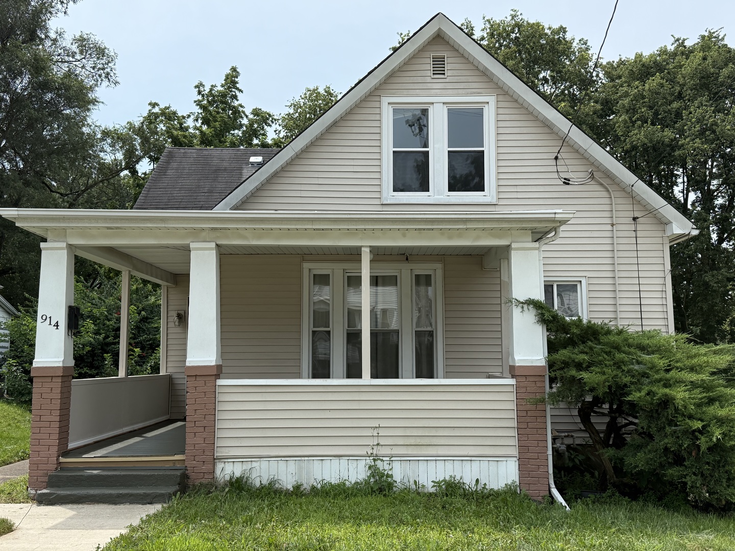 914 W Olive Street, Bloomington, IL 61701