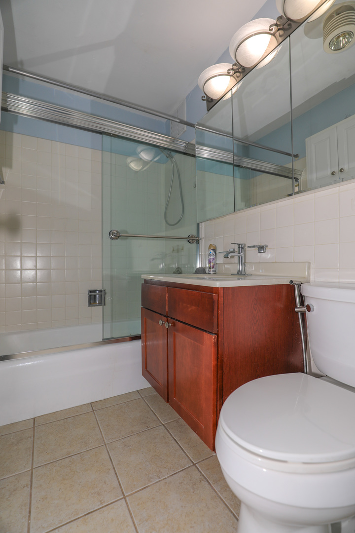 655 W Irving Park Road #4114, Chicago, IL 60613