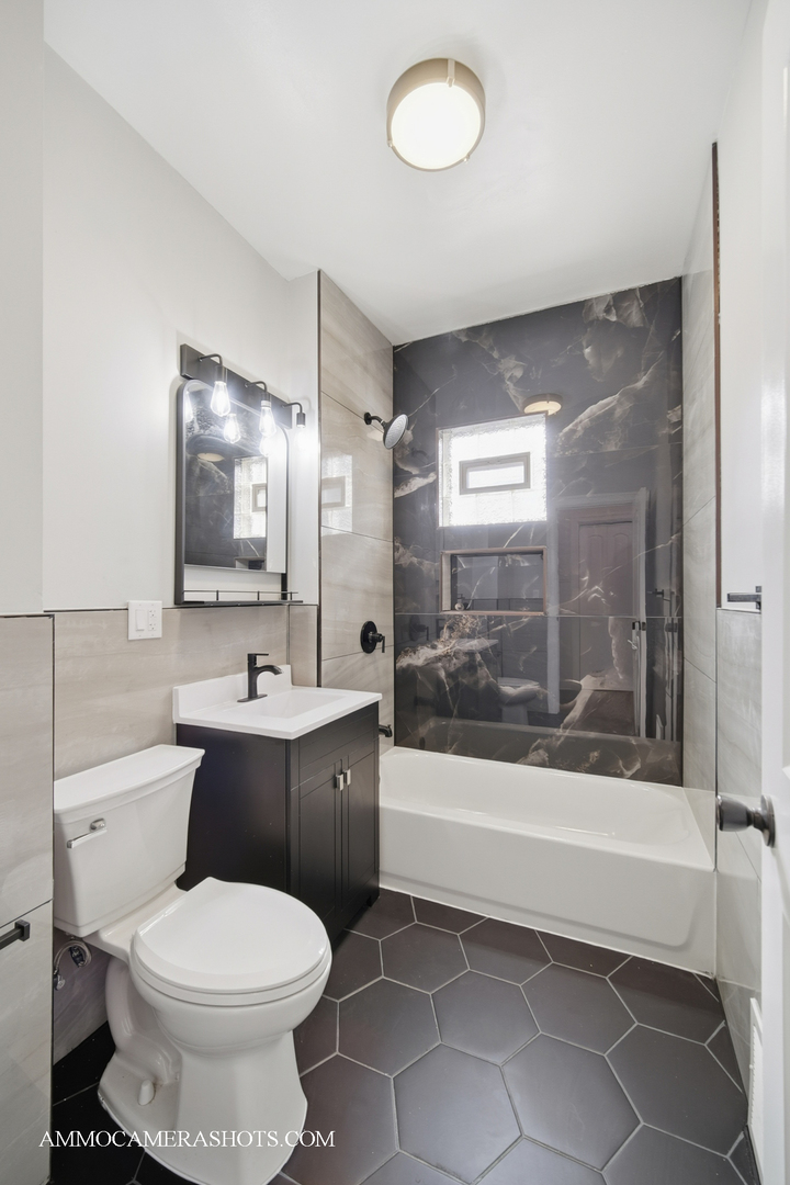 7725 S Wood Street, Chicago, IL 60620