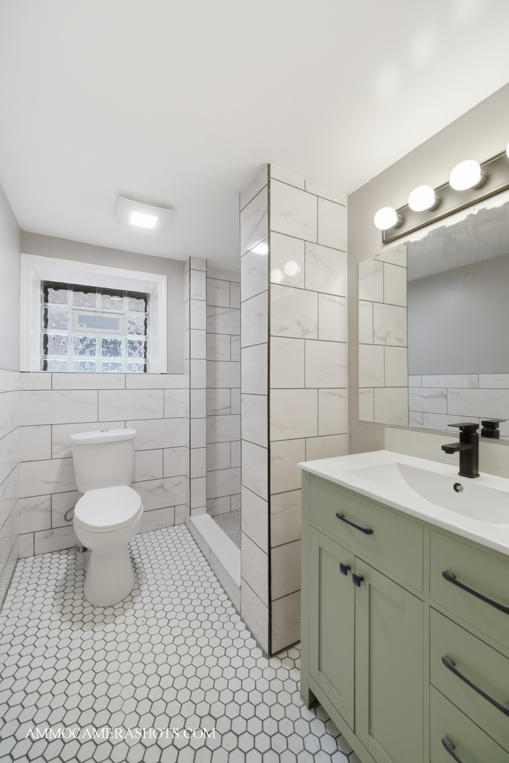 7725 S Wood Street, Chicago, IL 60620