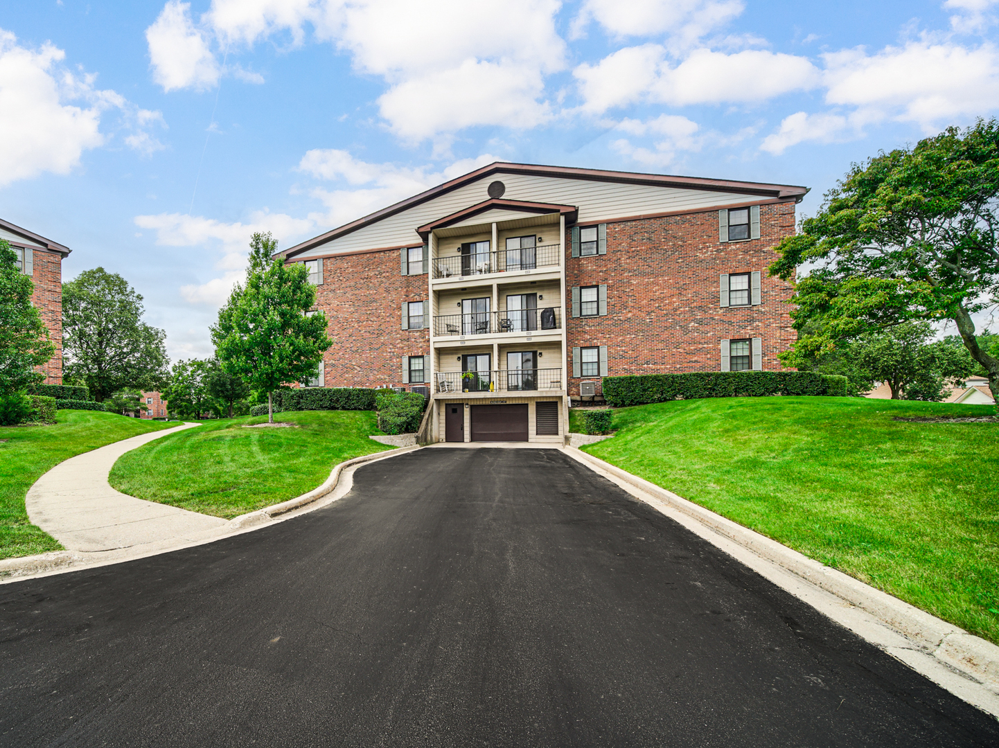 611 Hapsfield Lane #202, Buffalo Grove, IL 60089