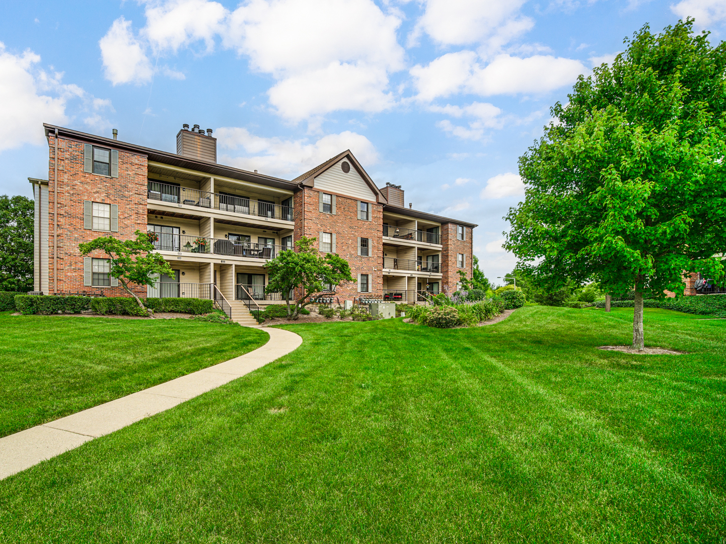 611 Hapsfield Lane #202, Buffalo Grove, IL 60089