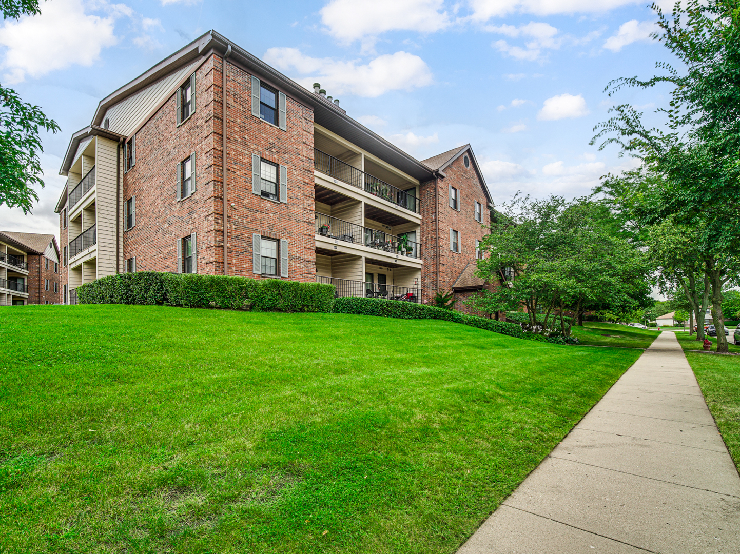 611 Hapsfield Lane #202, Buffalo Grove, IL 60089