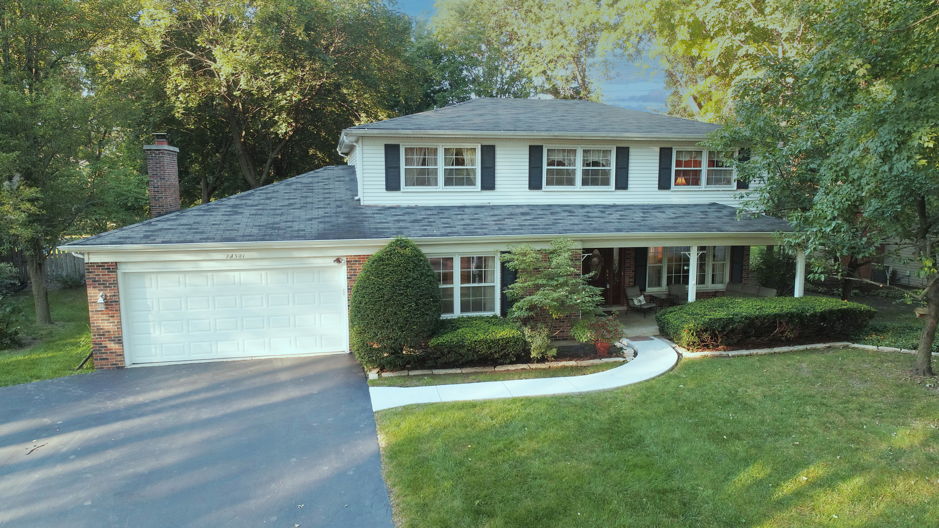 2S501 Seneca Drive, Wheaton, IL 60189