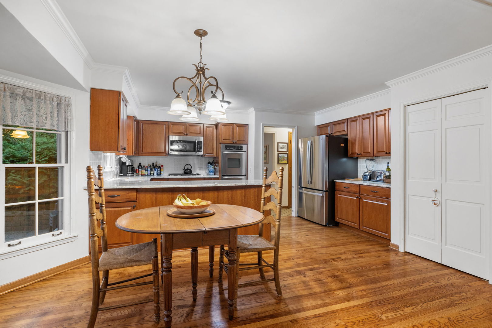 2S501 Seneca Drive, Wheaton, IL 60189