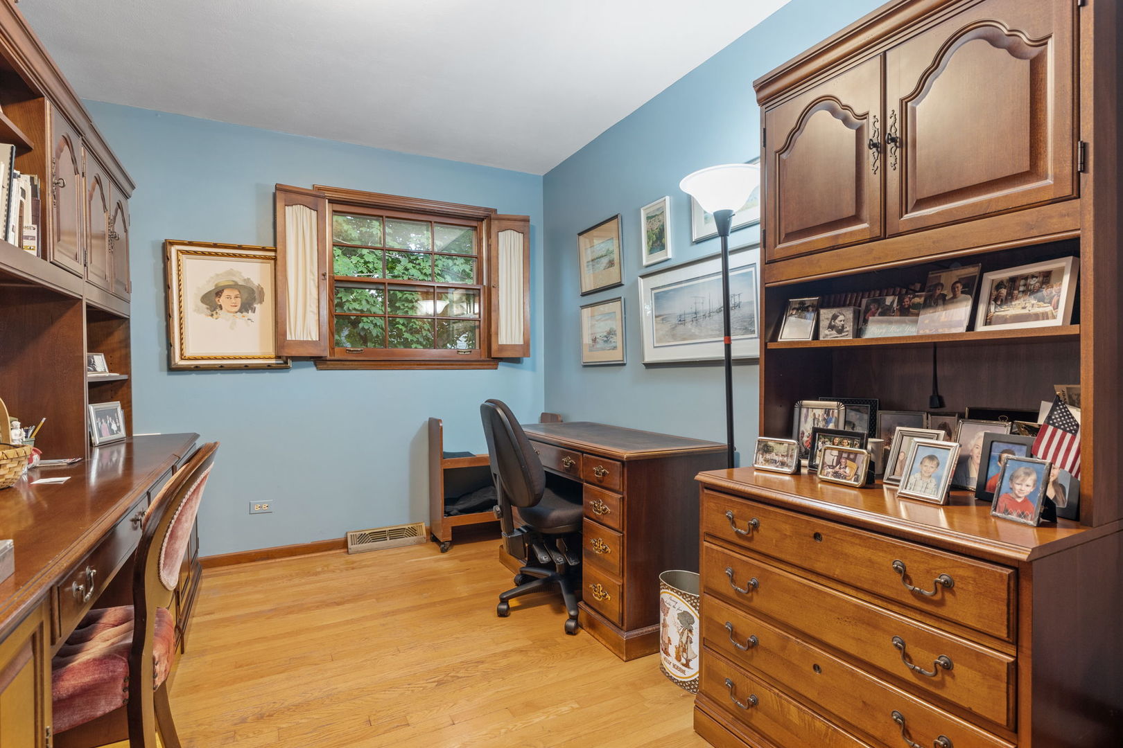2S501 Seneca Drive, Wheaton, IL 60189