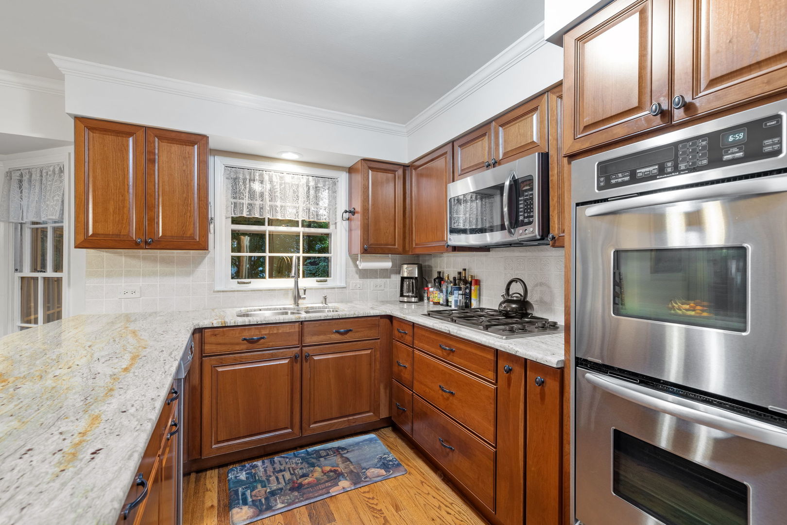 2S501 Seneca Drive, Wheaton, IL 60189