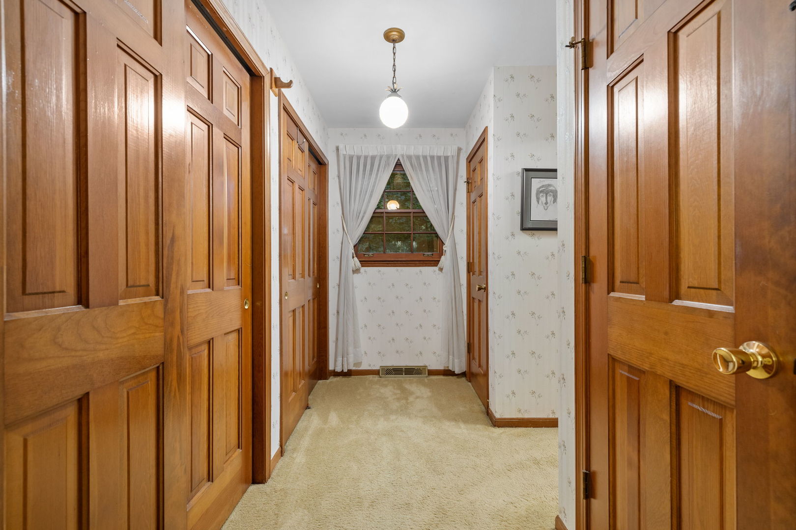2S501 Seneca Drive, Wheaton, IL 60189