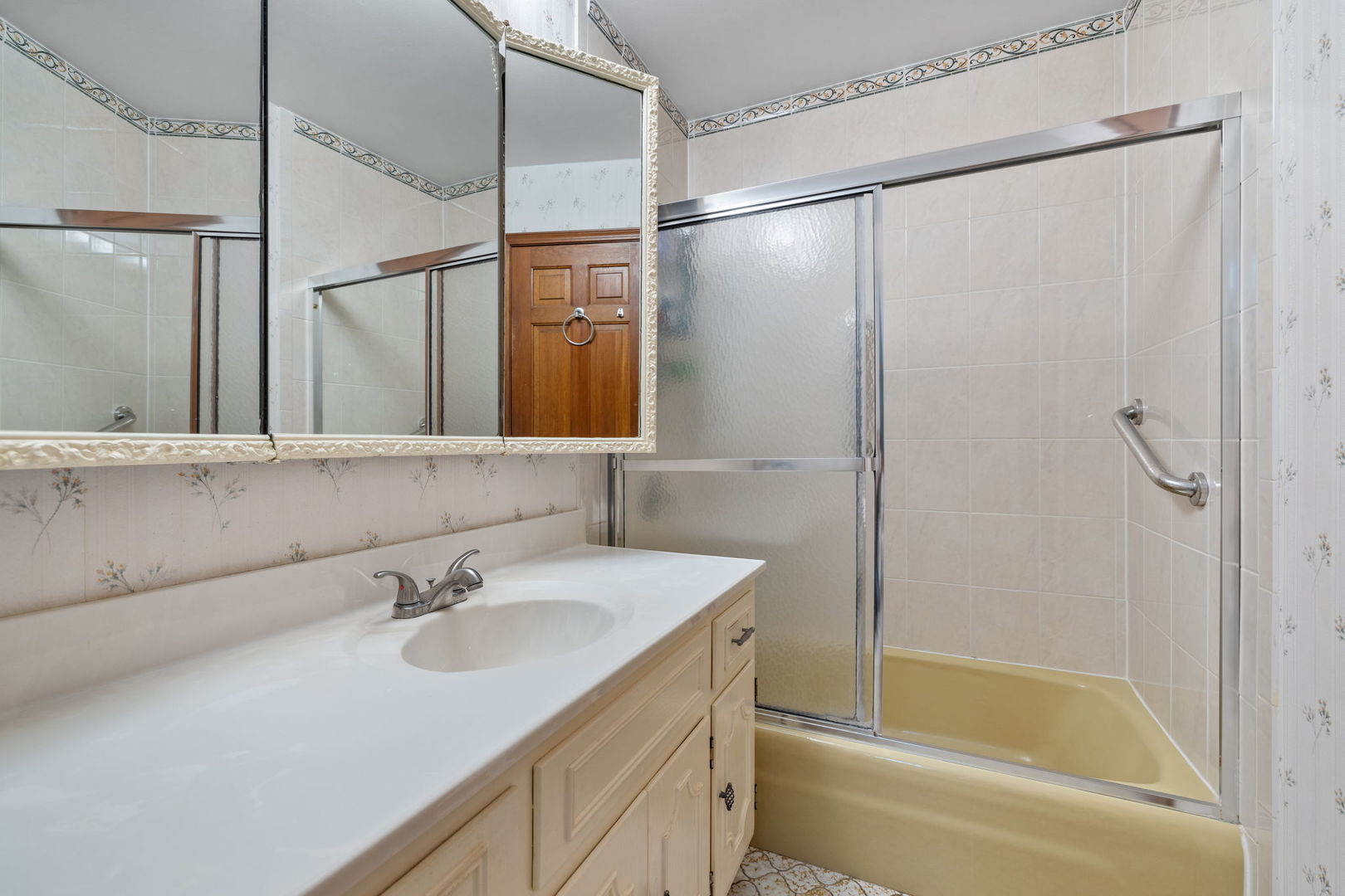 2S501 Seneca Drive, Wheaton, IL 60189