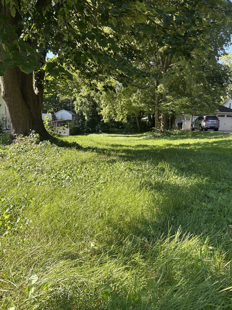 909 E Chestnut Street, Bloomington, IL 61701