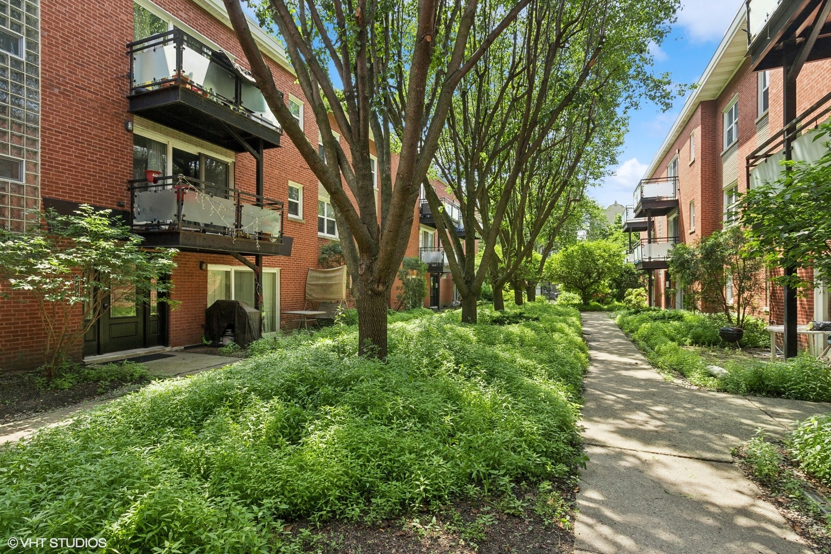 6427 N DAMEN Avenue #1E, Chicago, IL 60645