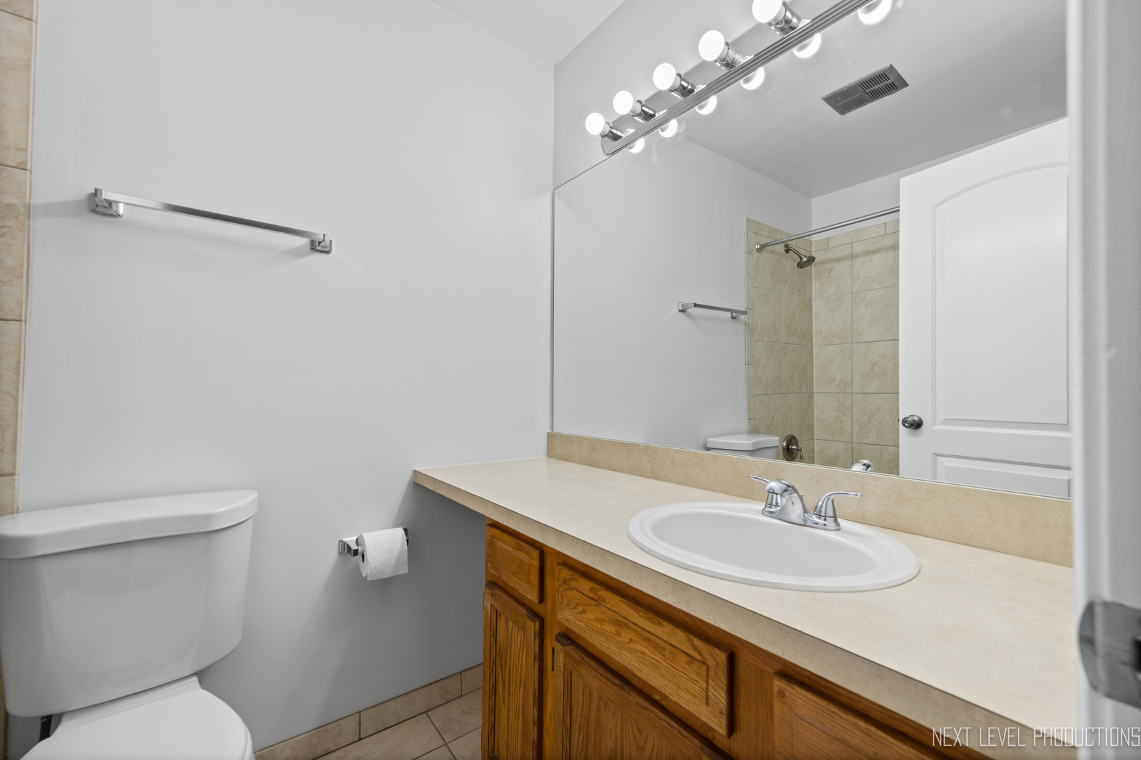 5830 Oakwood Drive #1H, Lisle, IL 60532
