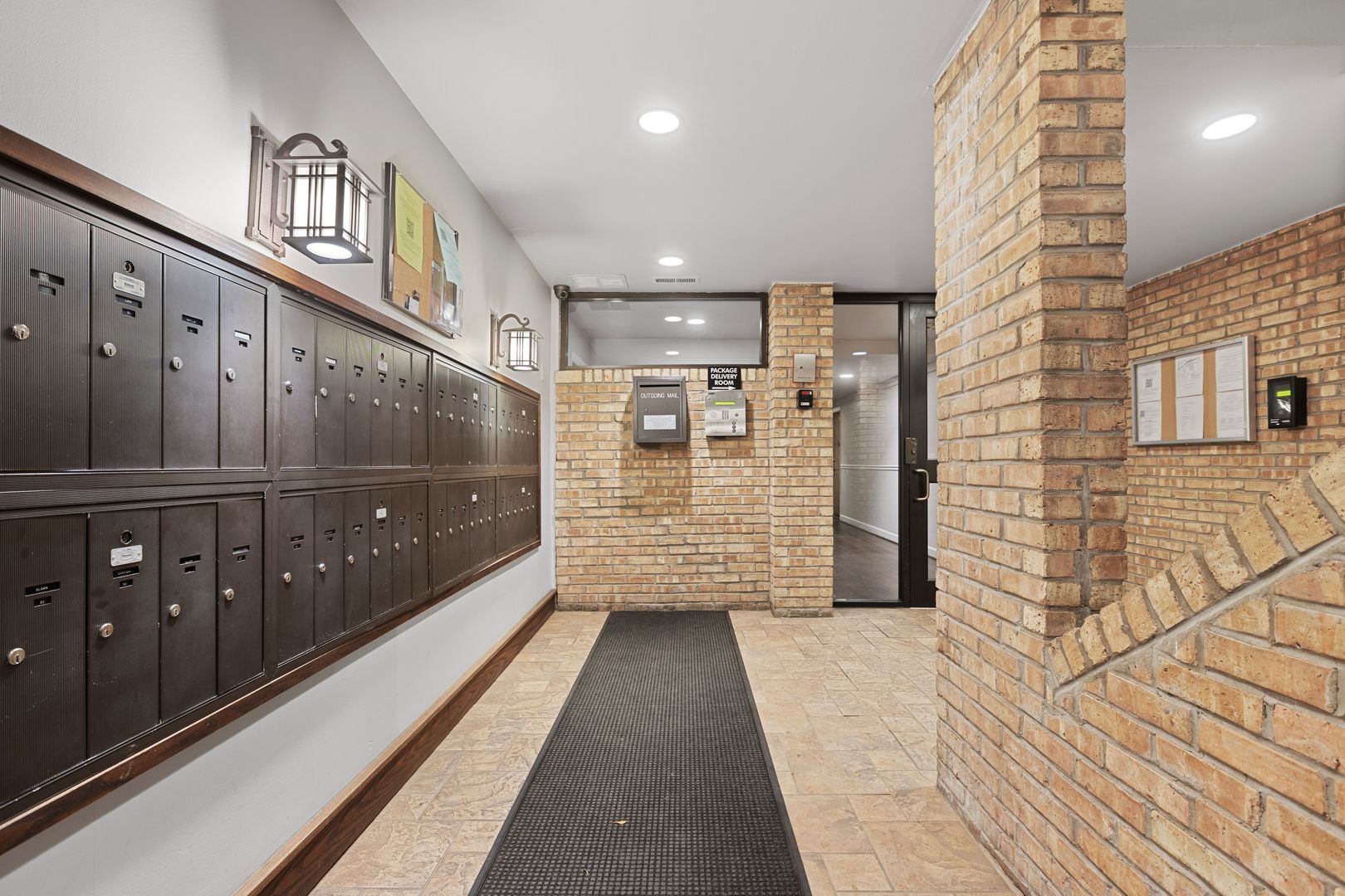 5830 Oakwood Drive #1H, Lisle, IL 60532