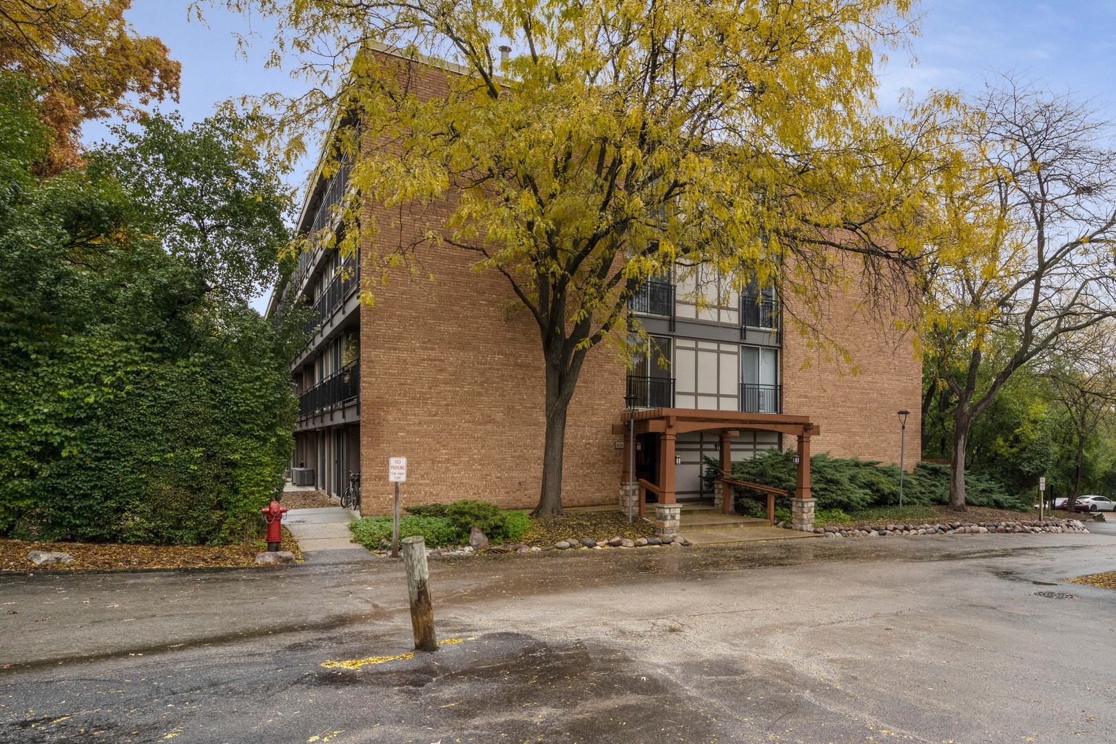 5830 Oakwood Drive #1H, Lisle, IL 60532