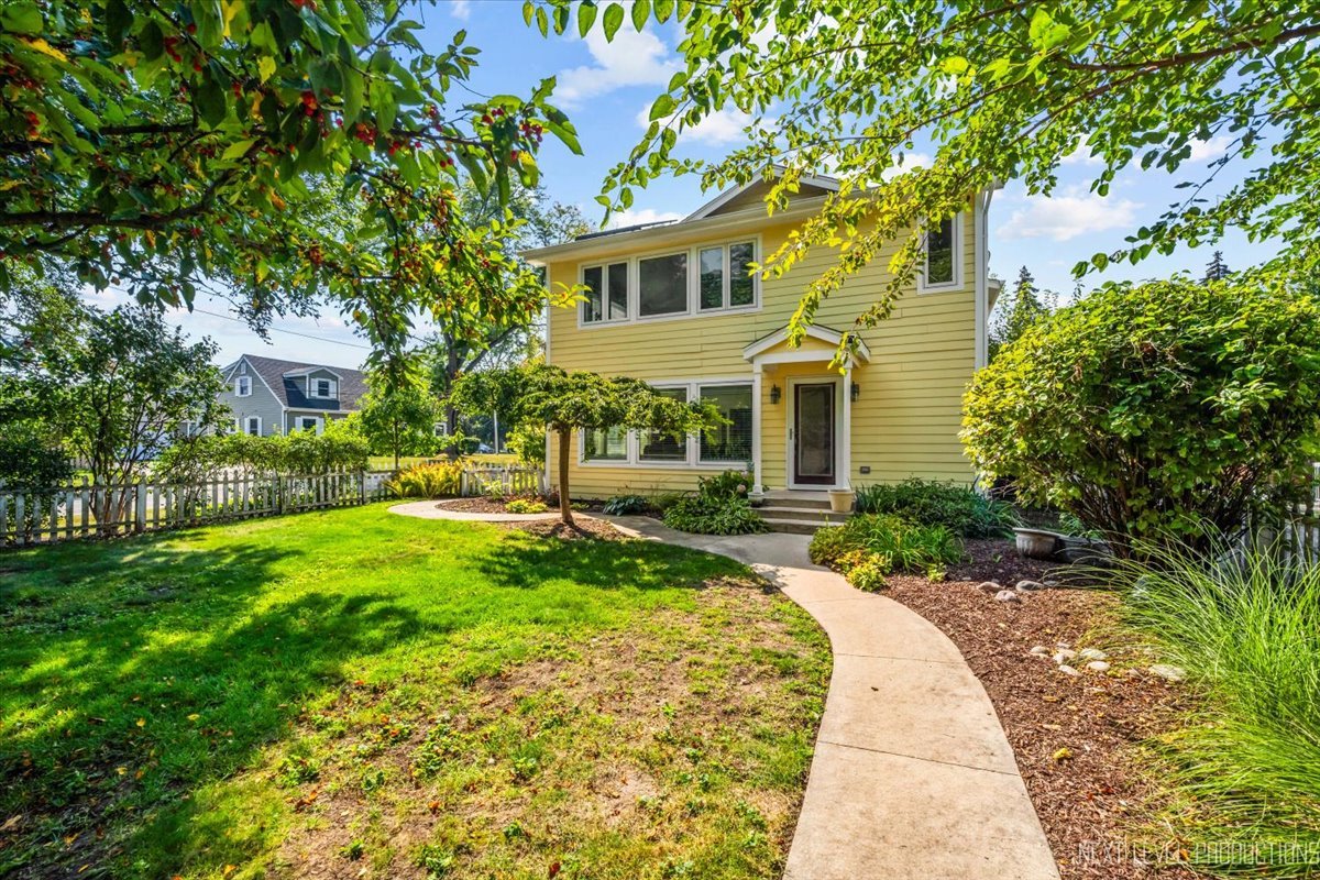 83 N Park Boulevard, Glen Ellyn, IL 60137