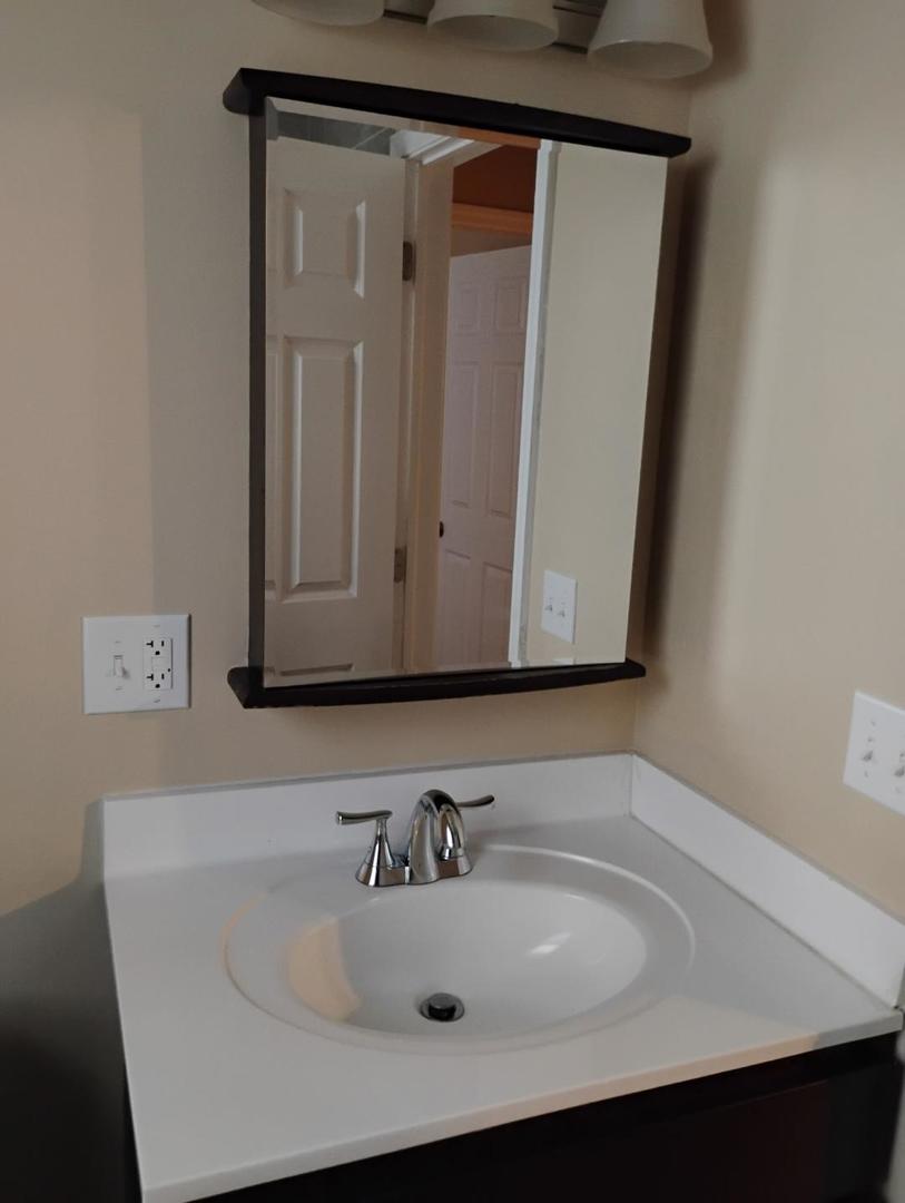 8037 S Champlain Avenue, Chicago, IL 60619