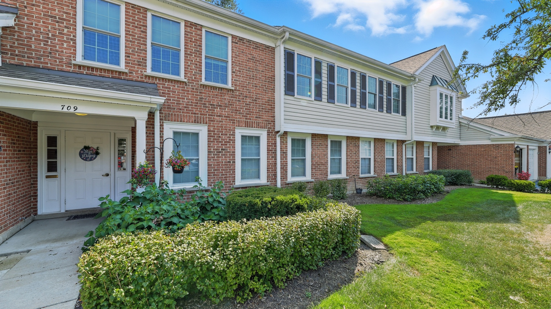 709 Burr Oak Lane #B, Prospect Heights, IL 60070
