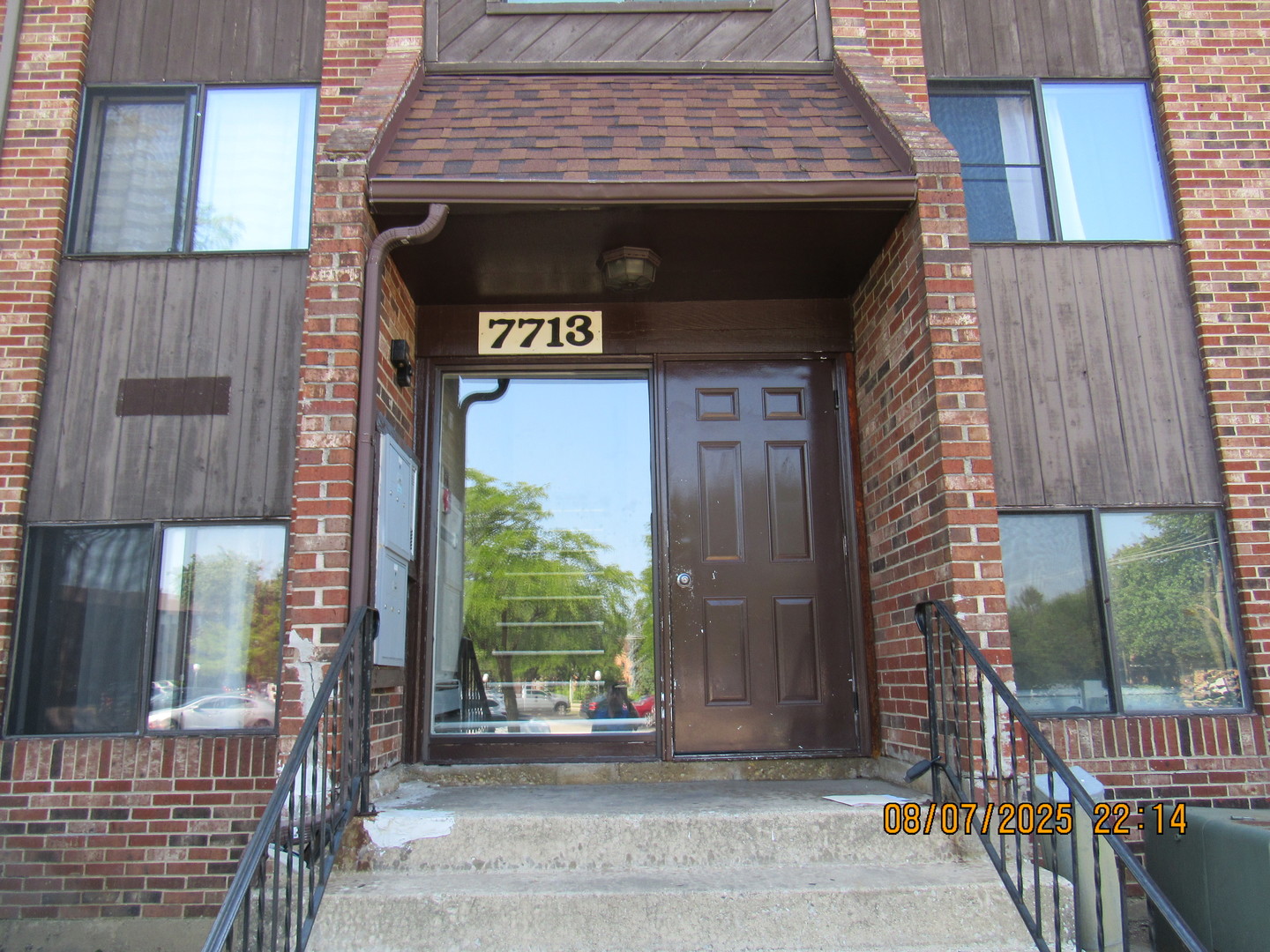7713 Woodward Avenue #1B, Woodridge, IL 60517