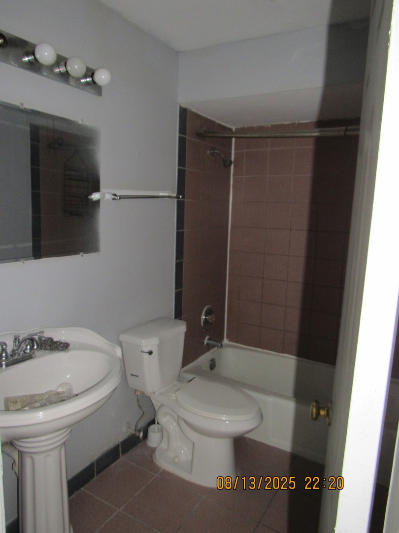 7713 Woodward Avenue #3A, Woodridge, IL 60517