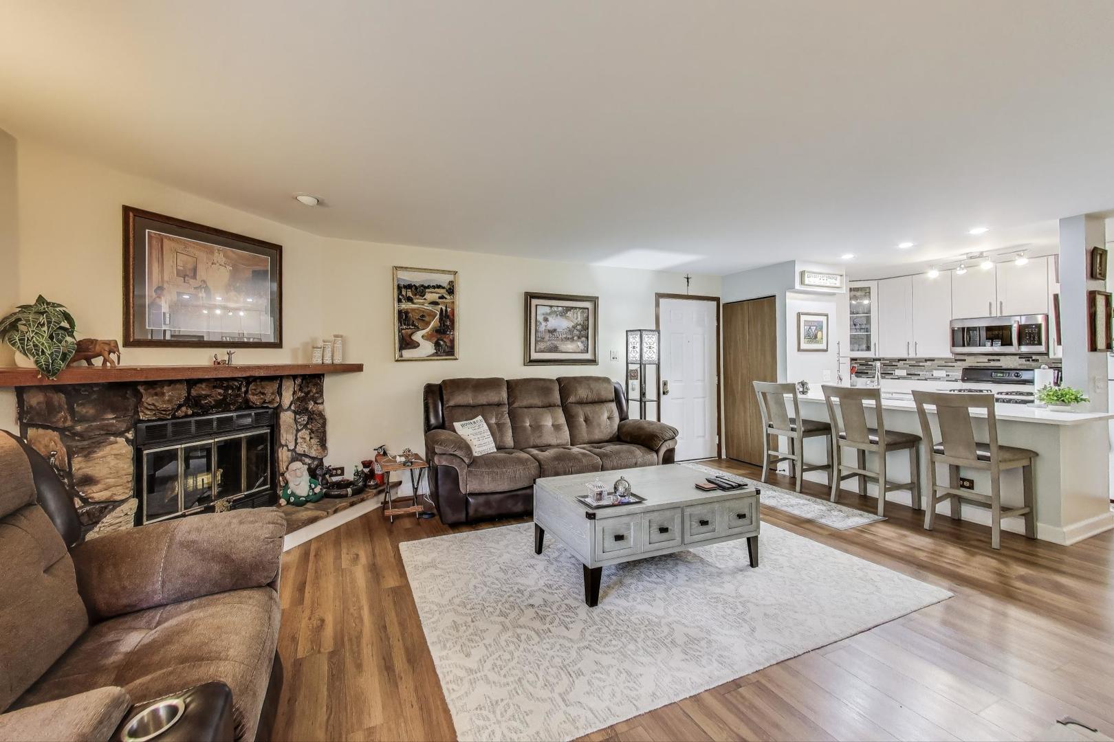 1356 N Sterling Avenue #102, Palatine, IL 60067