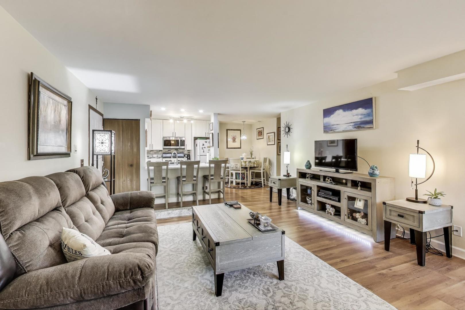 1356 N Sterling Avenue #102, Palatine, IL 60067