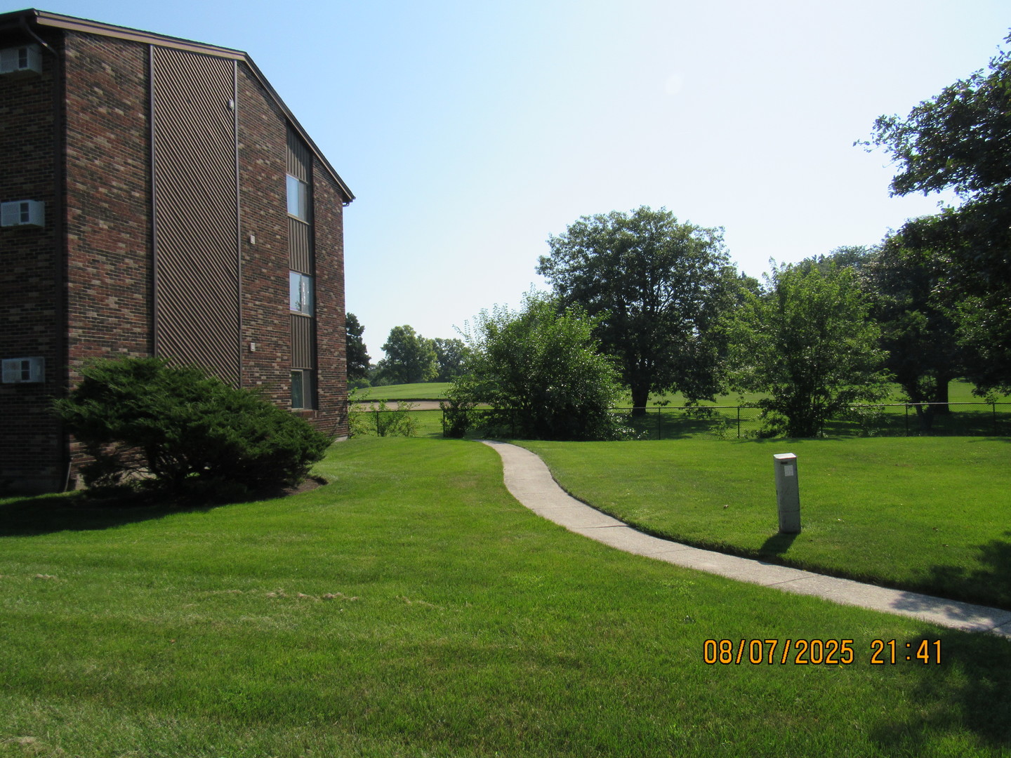 7725 Woodward Avenue #2S, Woodridge, IL 60517