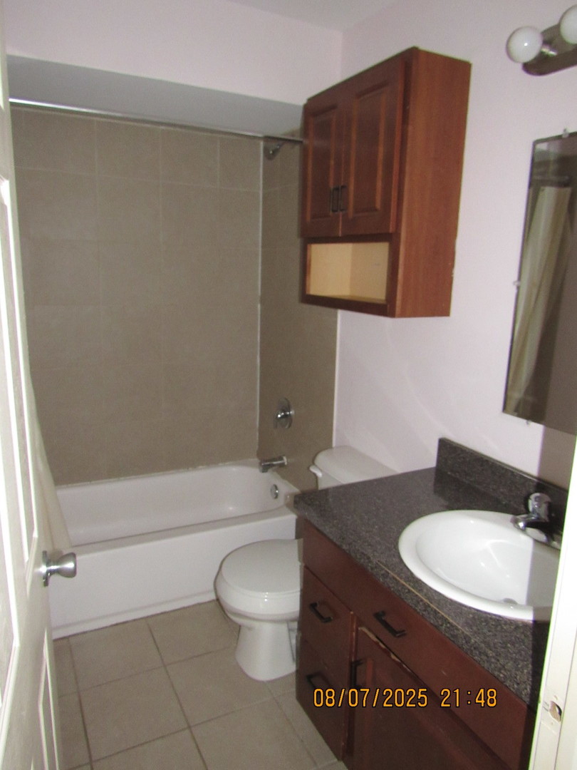 7725 Woodward Avenue #2S, Woodridge, IL 60517