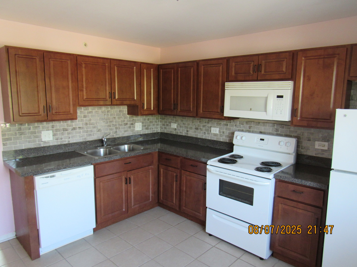 7725 Woodward Avenue #2S, Woodridge, IL 60517