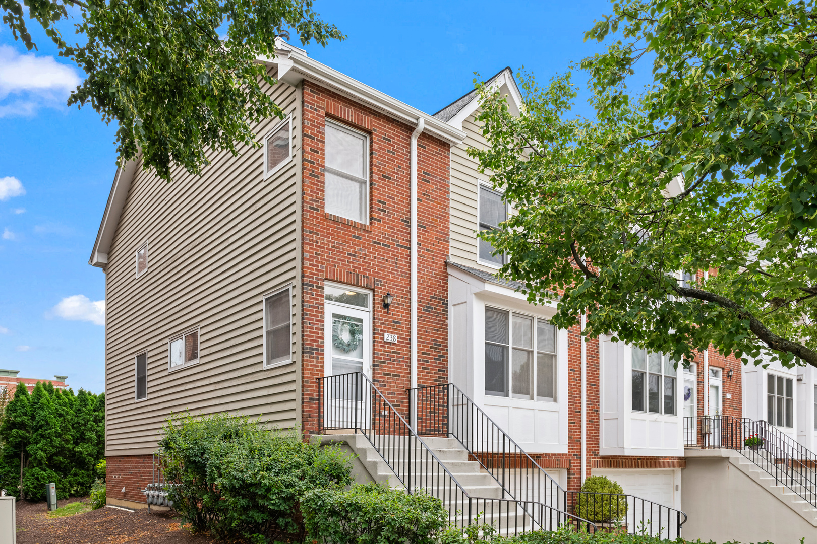 238 N Village Court, Palatine, IL 60067