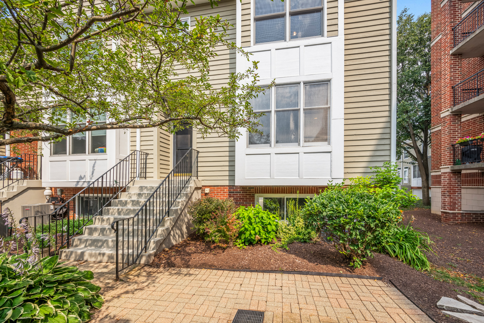 238 N Village Court, Palatine, IL 60067