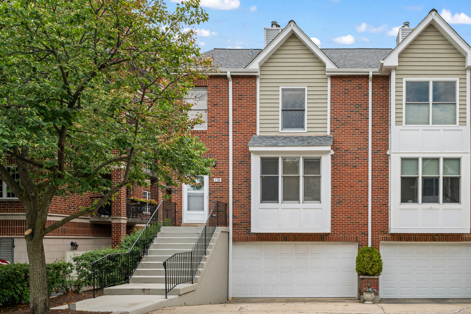 238 N Village Court, Palatine, IL 60067