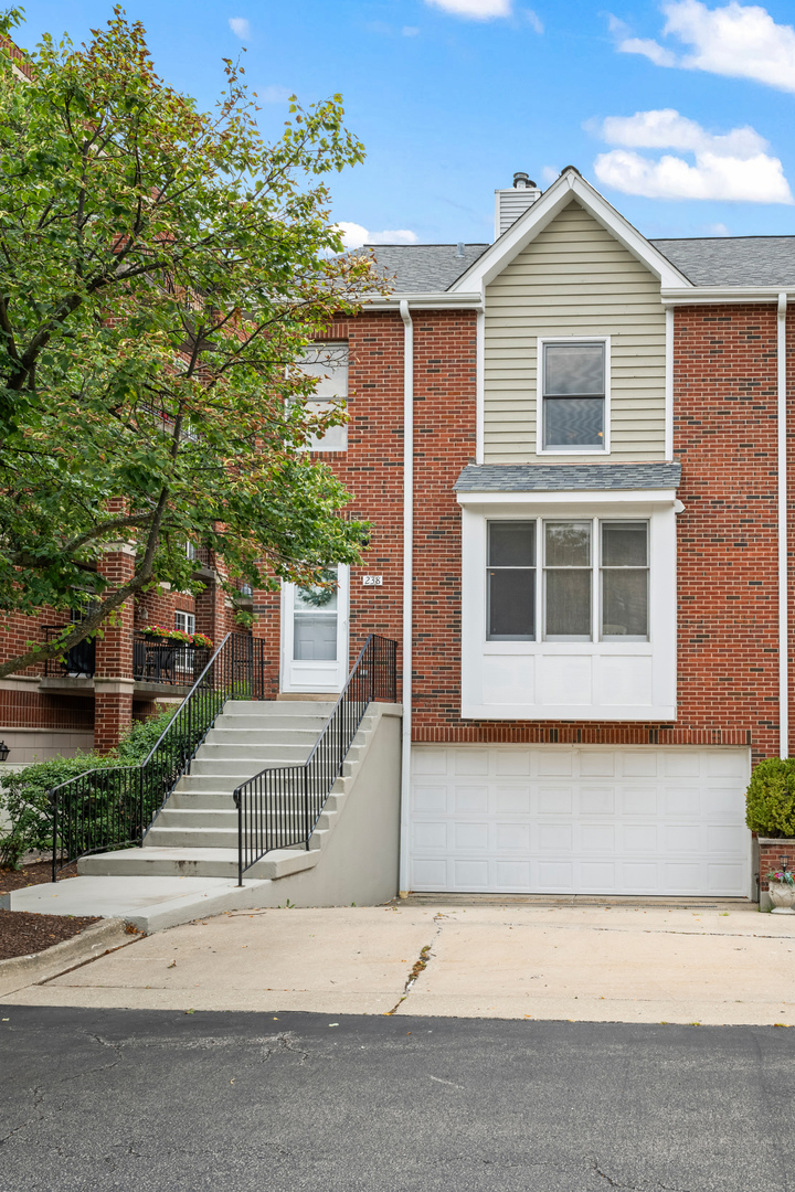 238 N Village Court, Palatine, IL 60067
