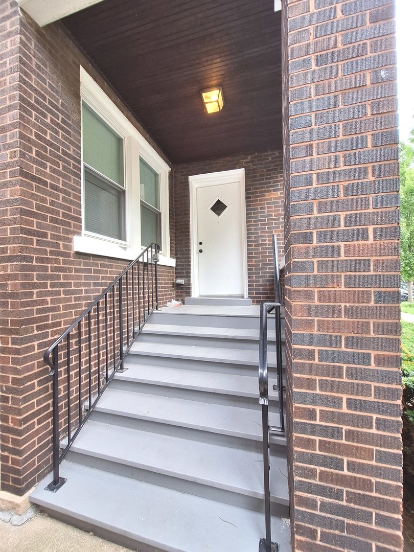 2121 N Marmora Avenue, Chicago, IL 60639