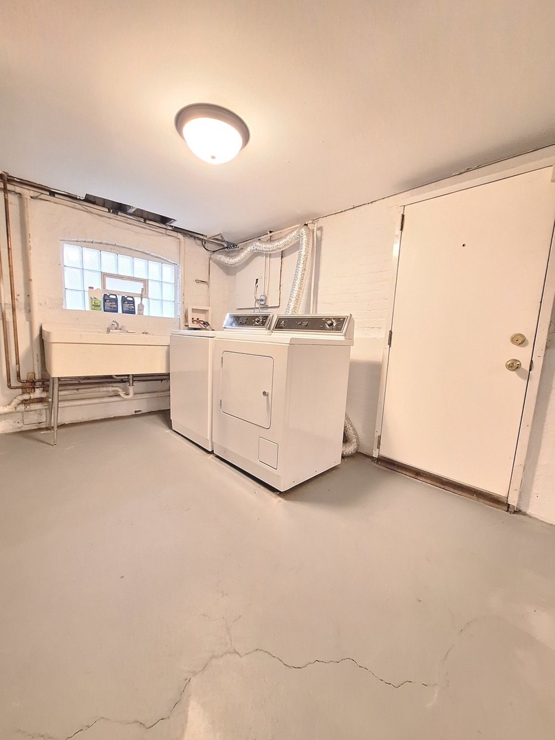 2121 N Marmora Avenue, Chicago, IL 60639