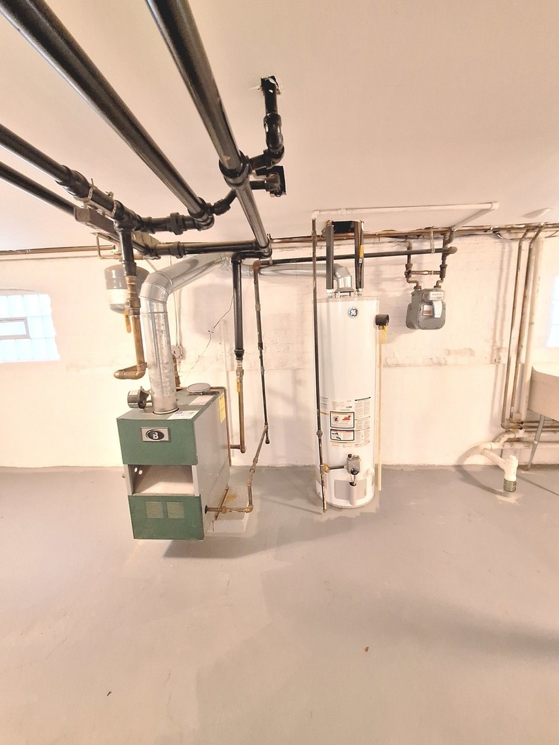 2121 N Marmora Avenue, Chicago, IL 60639