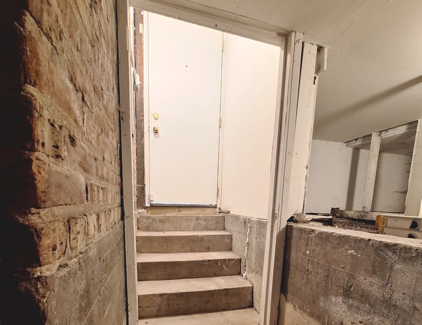 2121 N Marmora Avenue, Chicago, IL 60639