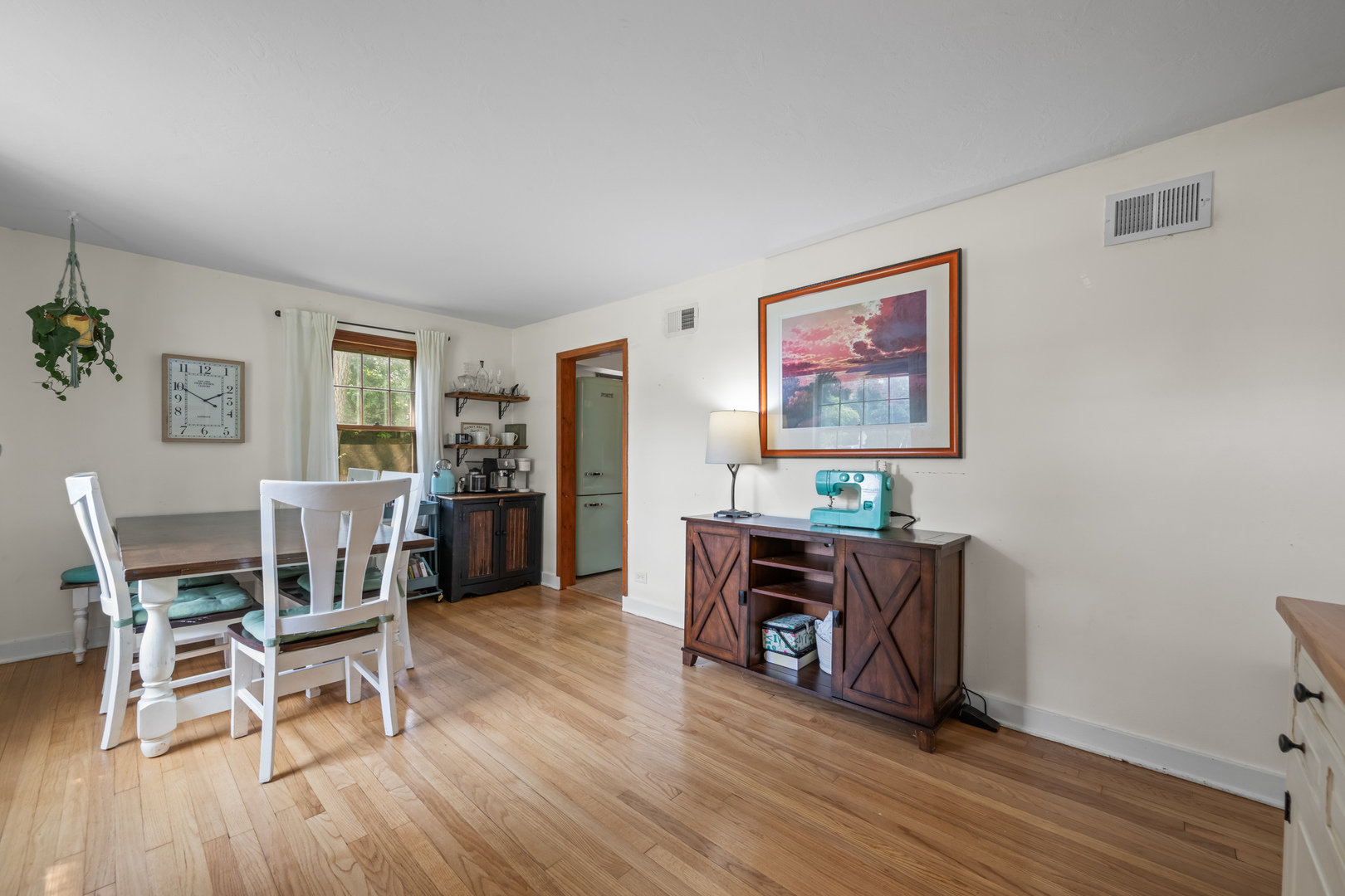 1504 E Olive Street, Arlington Heights, IL 60004
