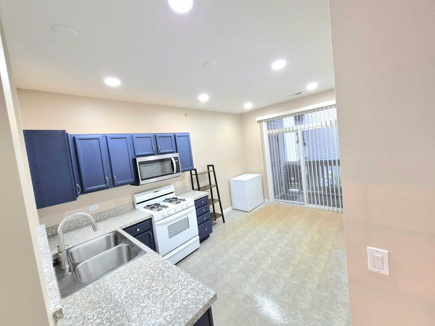 153 N Waters Edge Drive #C, Glendale Heights, IL 60139