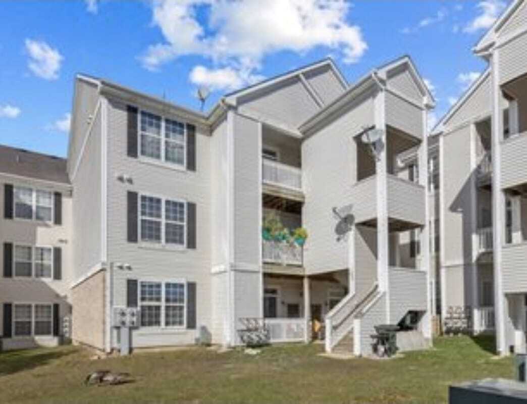 153 N Waters Edge Drive #C, Glendale Heights, IL 60139