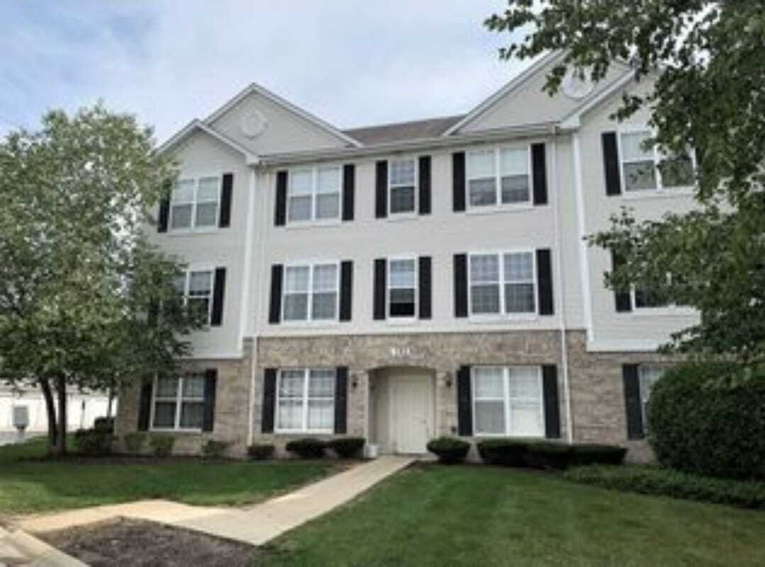 153 N Waters Edge Drive #C, Glendale Heights, IL 60139