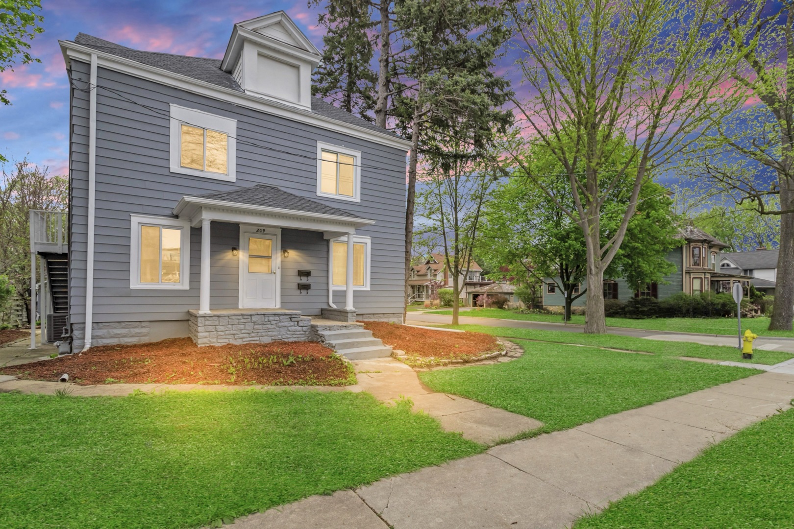 209 E Washington Street, West Chicago, IL 60185