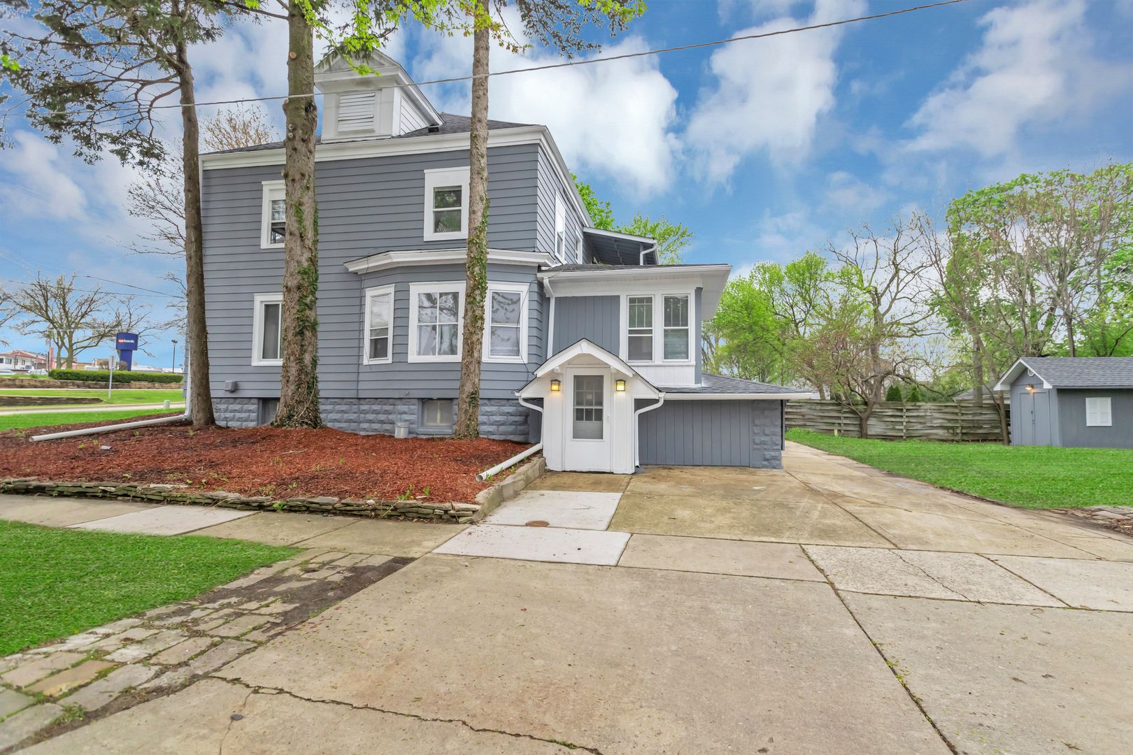 209 E Washington Street, West Chicago, IL 60185