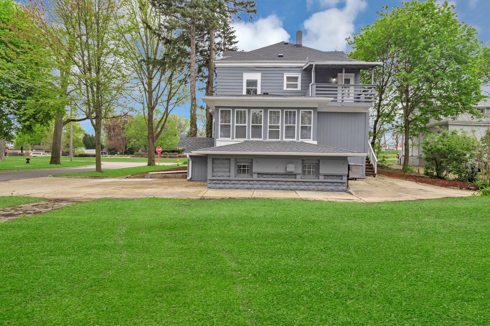 209 E Washington Street, West Chicago, IL 60185