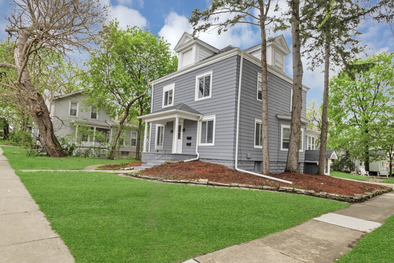 209 E Washington Street, West Chicago, IL 60185