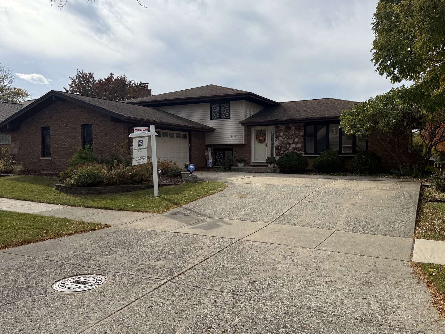 7104 Kidwell Road, Downers Grove, IL 60516