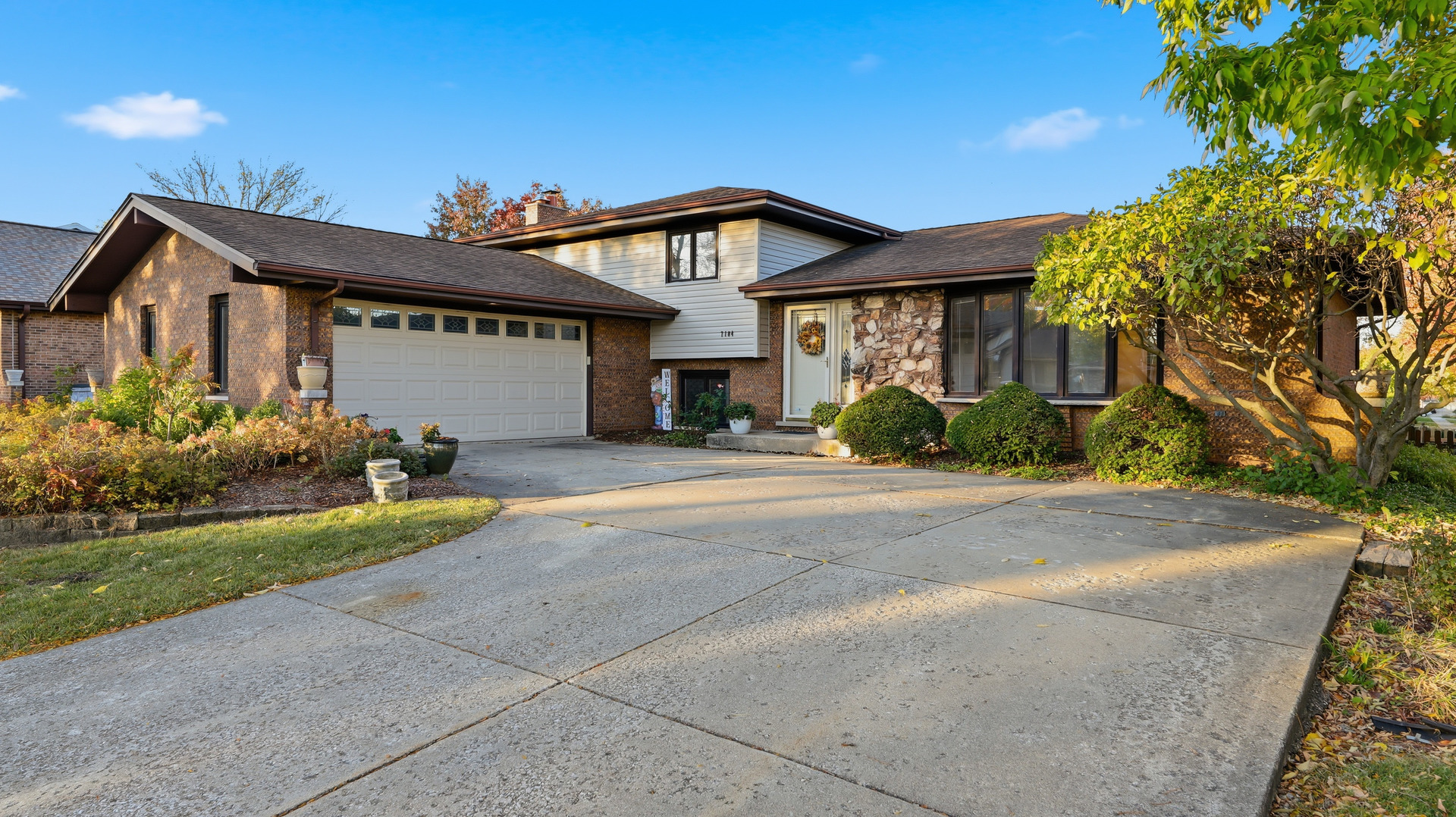 7104 Kidwell Road, Downers Grove, IL 60516