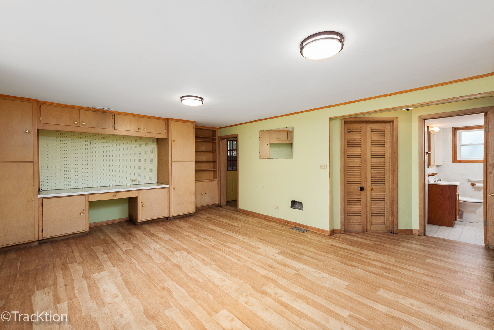 8605 N Merrill Street, Niles, IL 60714